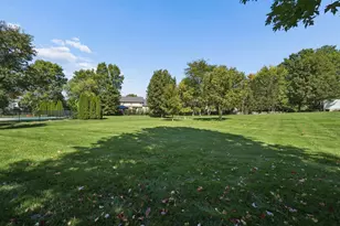 8240 Chateau Ln, Westerville, OH 43082 - Photo 27