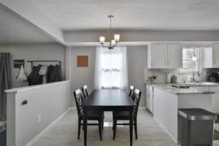 2271 Maplewood Dr, Columbus, OH 43229 - Photo 15