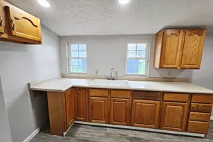 30 Market St, Bloomingburg, OH 43106 - Photo 17