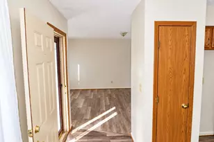 1054 Esther Dr, Columbus, OH 43207 - Photo 9