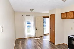 1054 Esther Dr, Columbus, OH 43207 - Photo 7
