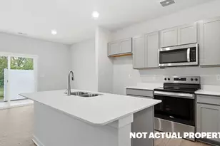 1420 Marinelli Dr E, Columbus, OH 43228 - Photo 9
