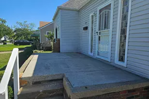 2071 Argyle Dr, Columbus, OH 43219 - Photo 3