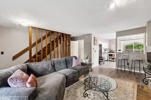1960 Drury Ln, Columbus, OH 43235 - Photo 9