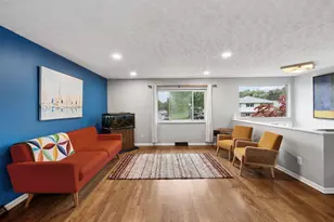958 Thomas Ln, Columbus, OH 43220 - Photo 3