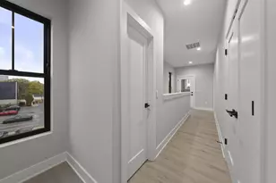 535 W Chapel St, Columbus, OH 43215 - Photo 25