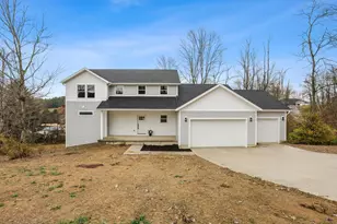 3070 Corbin Dr, Zanesville, OH 43701 - Photo 1