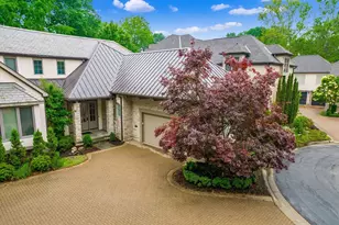 14 Lyonsgate Rd, Bexley, OH 43209 - Photo 1