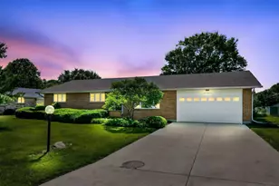 565 Mayfield Dr, Marion, OH 43302 - Photo 1