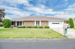 106 Kings Way, West Jefferson, OH 43162 - Photo 1