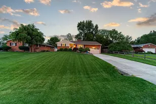 3445 Darbyshire Dr, Hilliard, OH 43026 - Photo 1