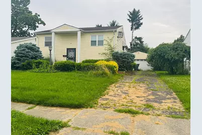 907 Higbee Drive N, Columbus, OH 43207 - Photo 1