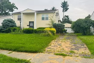 907 Higbee Dr N, Columbus, OH 43207 - Photo 1