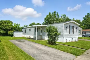 121 Greenbriar Ln W, Hebron, OH 43025 - Photo 1