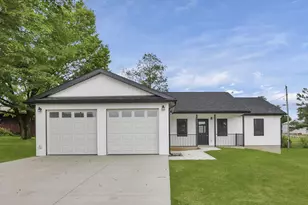 105 Hillcrest Dr, Danville, OH 43014 - Photo 1