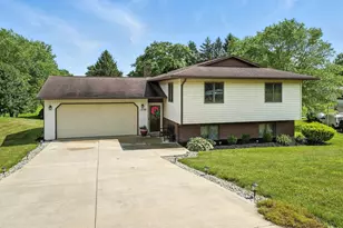 1409 Hillbrook Dr NE, Lancaster, OH 43130 - Photo 1