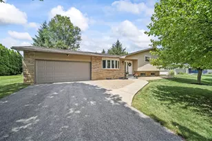 3612 Ridgewood Dr, Hilliard, OH 43026 - Photo 1