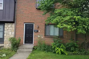 4867 Foxcroft Ct, Columbus, OH 43232 - Photo 1