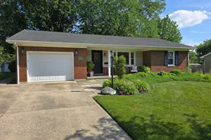 858 Crestview Dr, Bellefontaine, OH 43311 - Photo 1