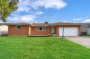 895 Janet Dr, Columbus, OH 43224 - Photo 1