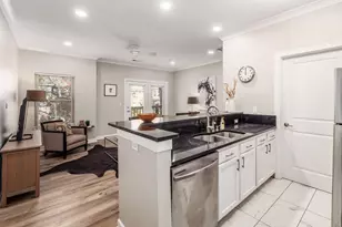 37 Buttles Ave, Columbus, OH 43215 - Photo 1