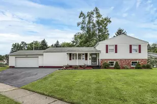 819 Hunt Valley Dr, Reynoldsburg, OH 43068 - Photo 1