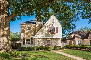 208 S Stanwood Rd, Bexley, OH 43209 - Photo 1