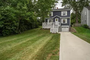 215 W Circle Ave, Washington Court House, OH 43160 - Photo 1