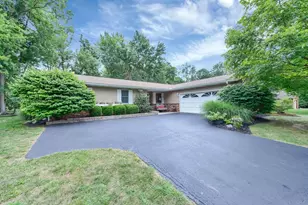 8950 Easton Dr, Pickerington, OH 43147 - Photo 1