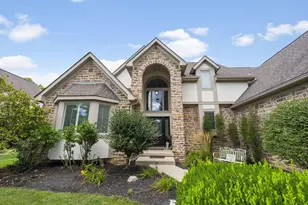 6302 Heritage Lakes Dr, Hilliard, OH 43026 - Photo 1