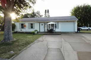 560 Nassau Dr, Marion, OH 43302 - Photo 1