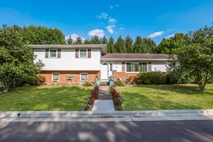 180 Woodsview Dr, Canal Winchester, OH 43110 - Photo 1