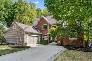 220 Woodedge Cir E, Powell, OH 43065 - Photo 1