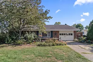 403 Meadowbrook Dr, Newark, OH 43055 - Photo 1