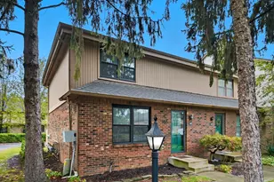 152 Stornoway Dr E, Columbus, OH 43213 - Photo 1