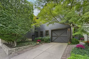 877 S Lazelle St, Columbus, OH 43206 - Photo 1