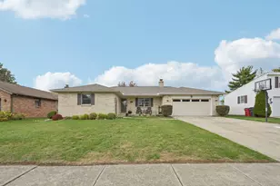 4427 Dawn Dr, Grove City, OH 43123 - Photo 1