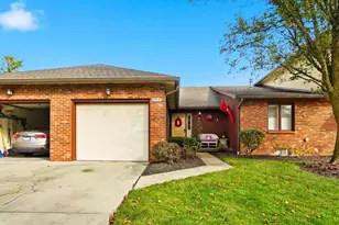 3213 Parkview Cir, Grove City, OH 43123 - Photo 1