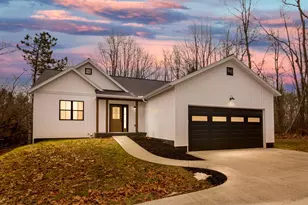 210 Woodlawn Cir, Howard, OH 43028 - Photo 1