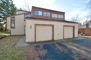 5671-5673 Saranac Dr, Columbus, OH 43232 - Photo 1