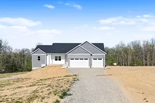 725 Trapp Ln, Hopewell, OH 43746 - Photo 1