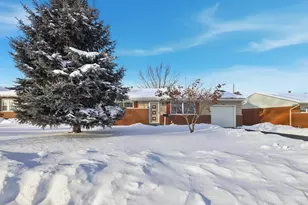 670 Hillsdale Dr, West Jefferson, OH 43162 - Photo 1