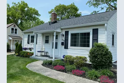 702 E Weisheimer Road, Columbus, OH 43214 - Photo 1