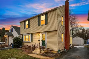 575 Chestershire Rd, Columbus, OH 43204 - Photo 1