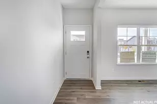 1239 Stratford Wy, London, OH 43140 - Photo 1