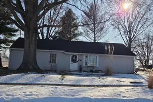201 Dorchester Dr, Baltimore, OH 43105 - Photo 1