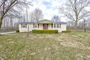 538 N Clayton St, Centerburg, OH 43011 - Photo 1