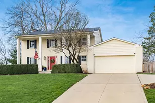 909 Clubview Blvd N, Columbus, OH 43235 - Photo 1