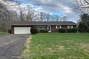 310 Marsha Ln, Zanesville, OH 43701 - Photo 1
