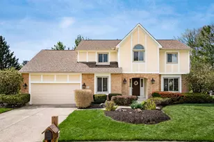 327 Whetstone Dr W, Powell, OH 43065 - Photo 1